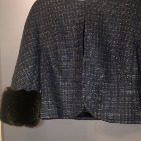Trina Turk size 6 tweed jacket‎ Hook & eye closure’s faux fur cuff - Picture 5 of 7